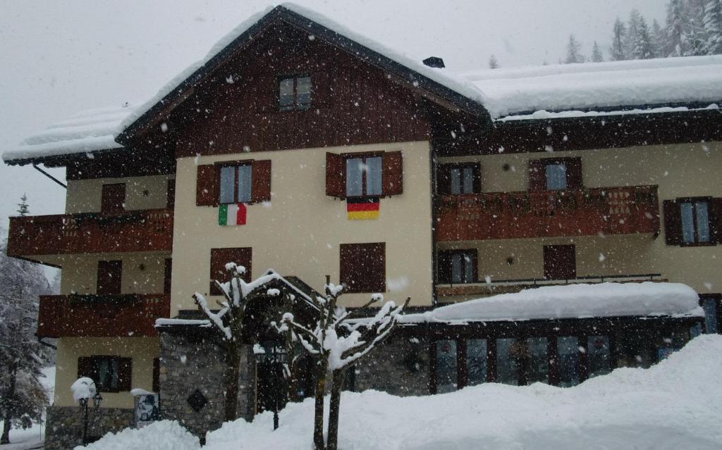 Albergo Nuoitas Forni di Sopra Exterior photo